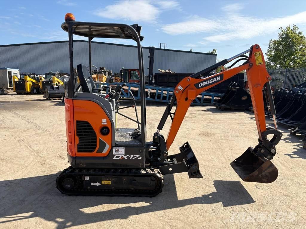 Doosan DX 17 소형 굴삭기 7톤 미만