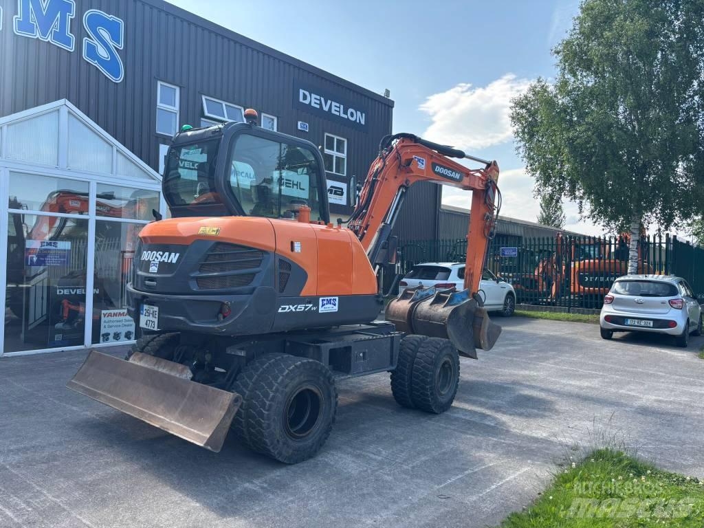 Doosan DX 57 W-5  휠 굴삭기