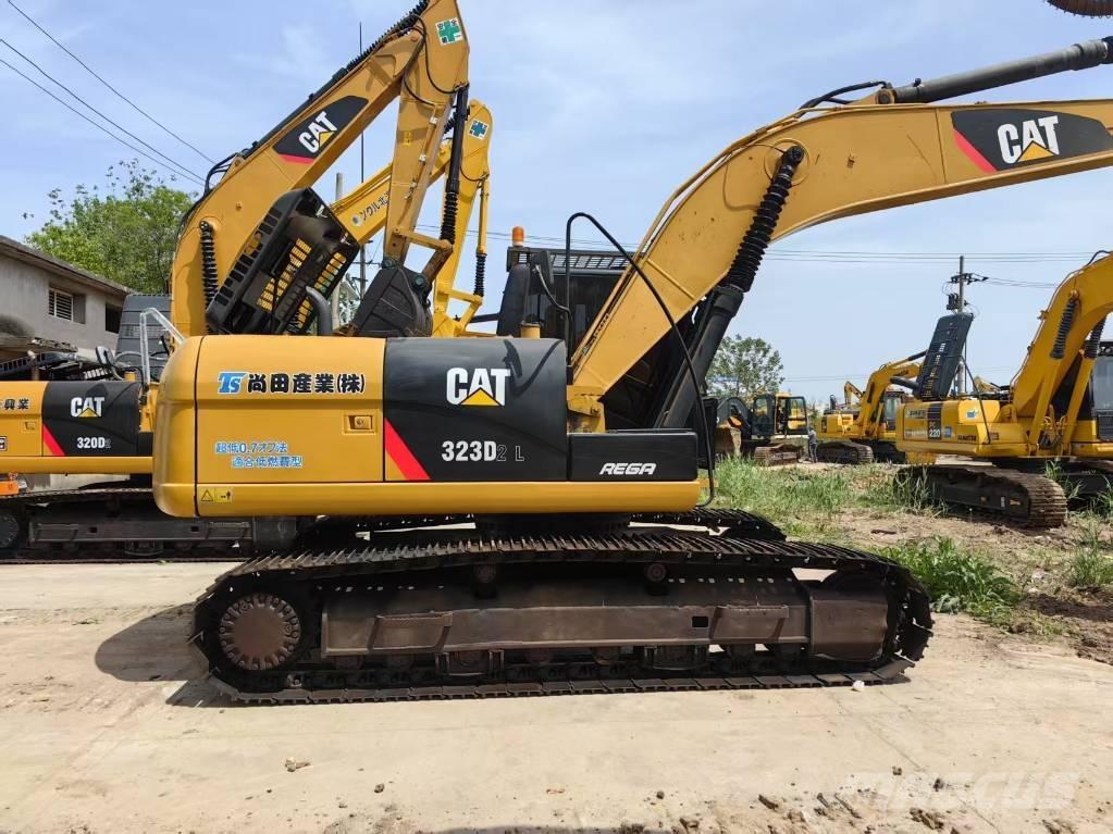 CAT 323 D 대형 굴삭기 29톤 이상