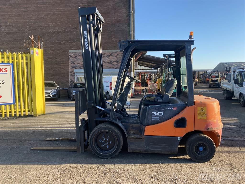 Doosan D30S-5 디젤 지게차