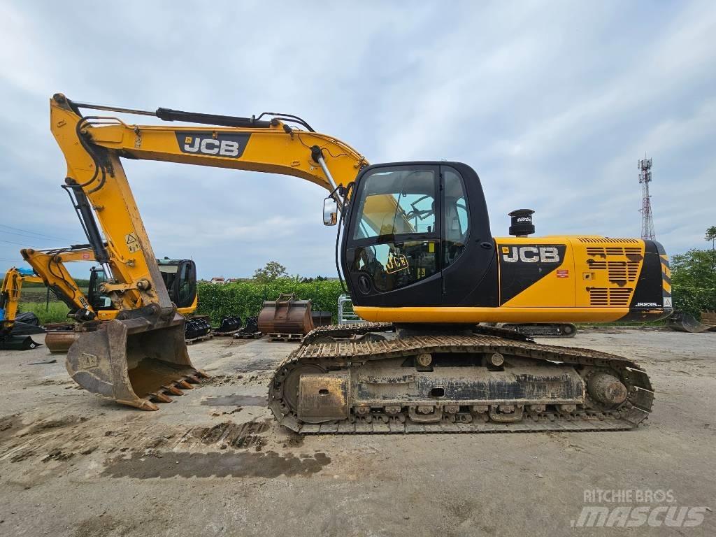JCB 235 HD 대형 굴삭기 29톤 이상