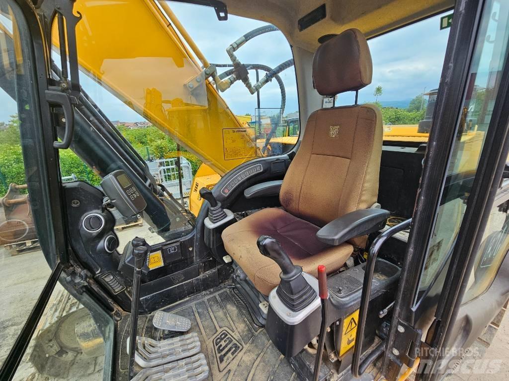JCB 235 HD 대형 굴삭기 29톤 이상