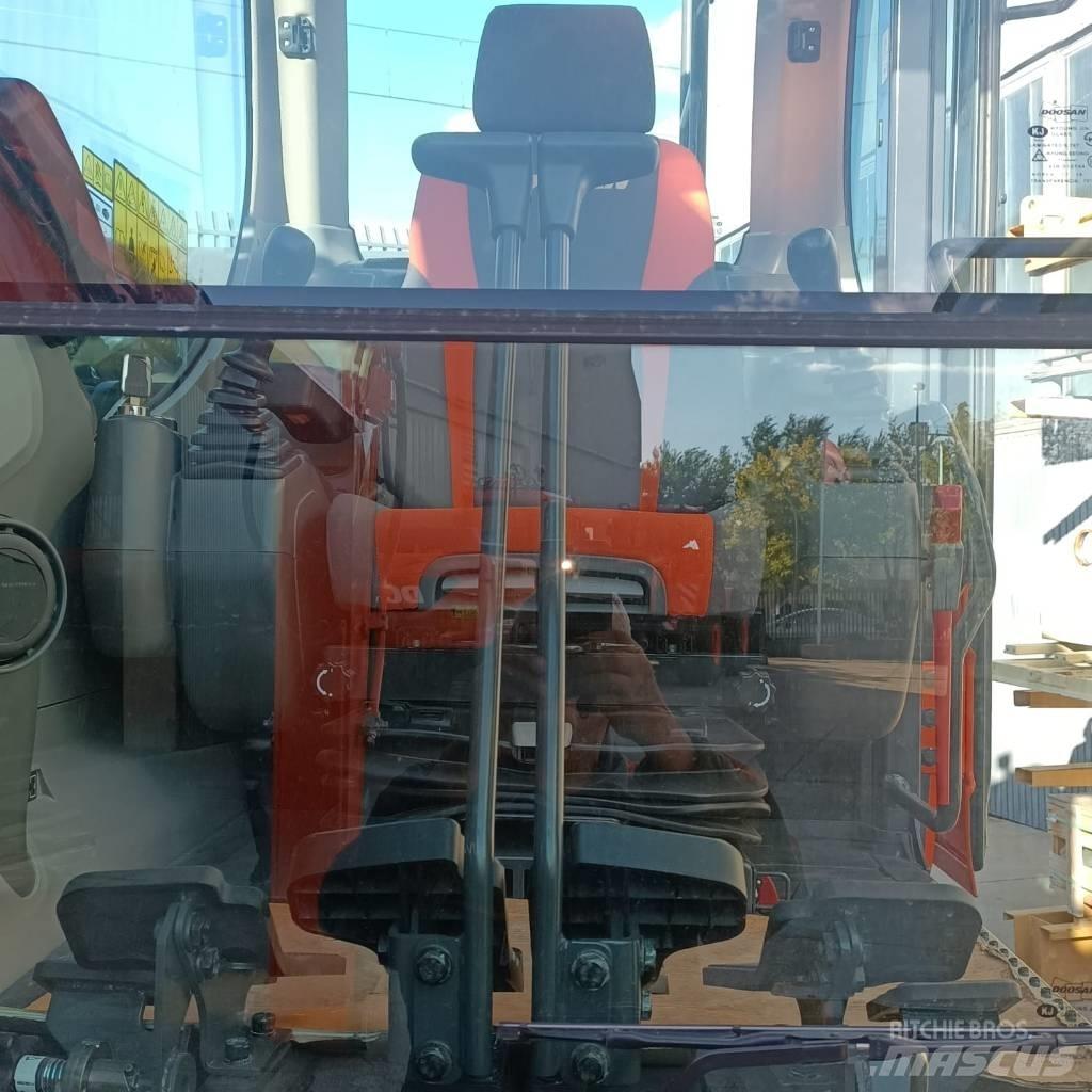 Doosan DX235NLC-5 대형 굴삭기 29톤 이상