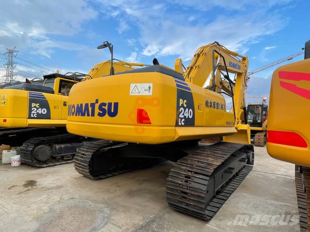 Komatsu PC 240 대형 굴삭기 29톤 이상