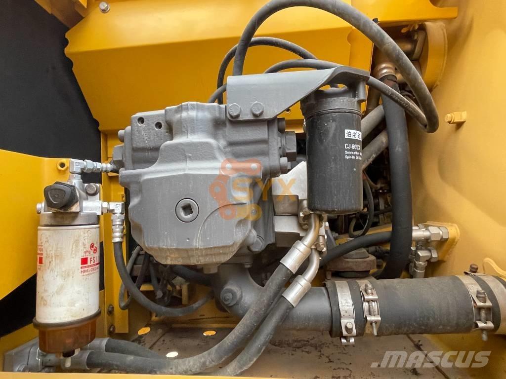 Komatsu PC 240 대형 굴삭기 29톤 이상