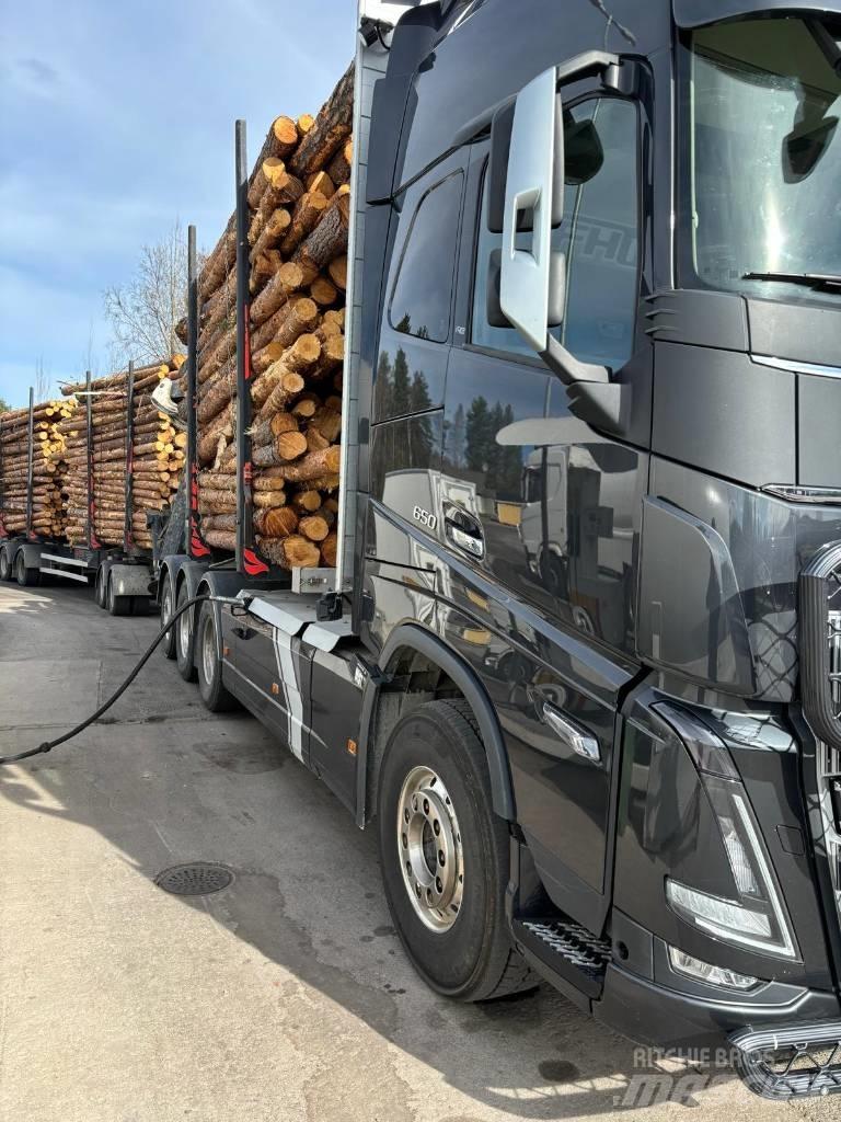 Volvo FH16 650 목재 트럭
