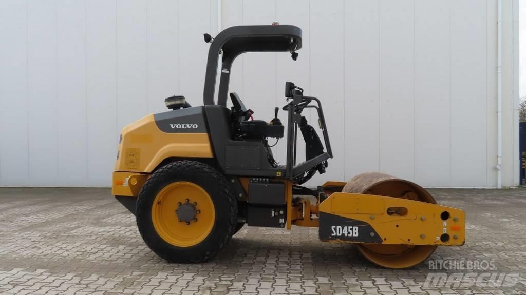 Volvo SD 45 B 싱글 드럼 롤러