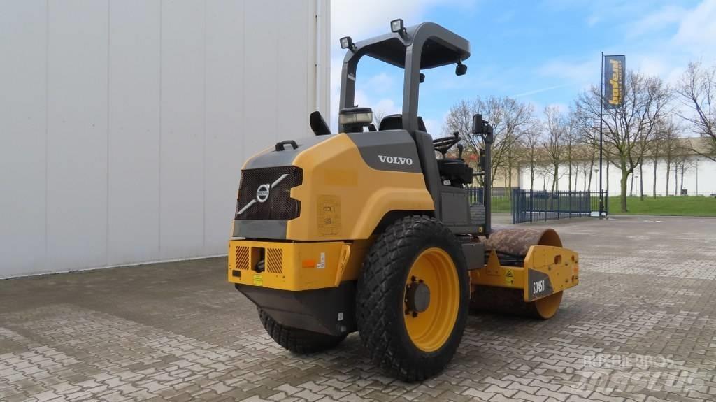 Volvo SD 45 B 싱글 드럼 롤러