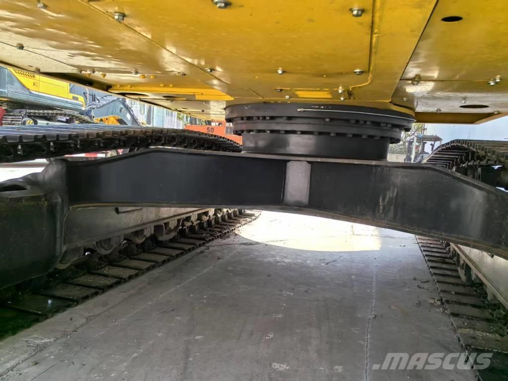 Komatsu PC 220-8 대형 굴삭기 29톤 이상