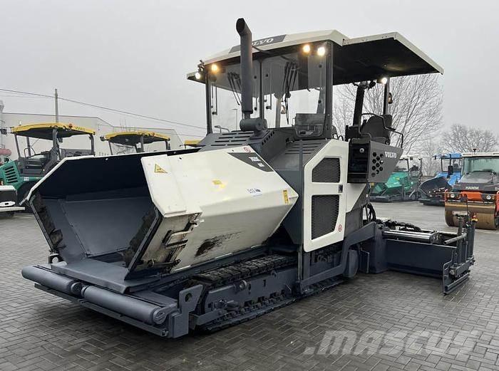 Volvo P 7820C 아스팔트 포장장비