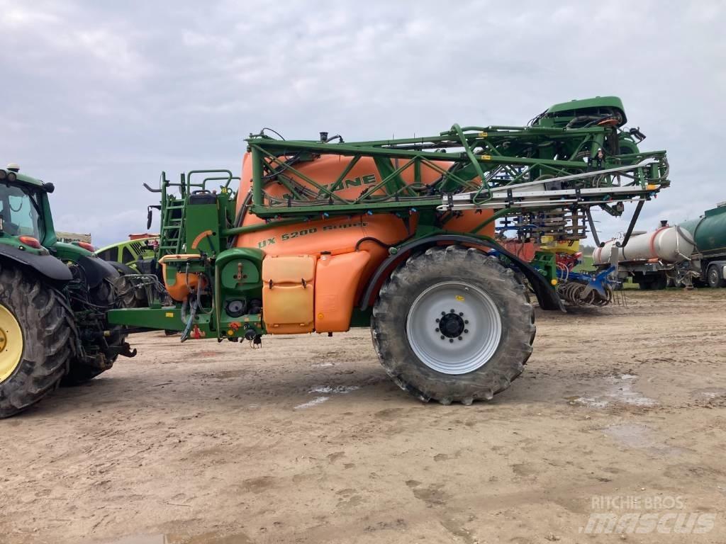 Amazone UX 5200 견인형 분무기