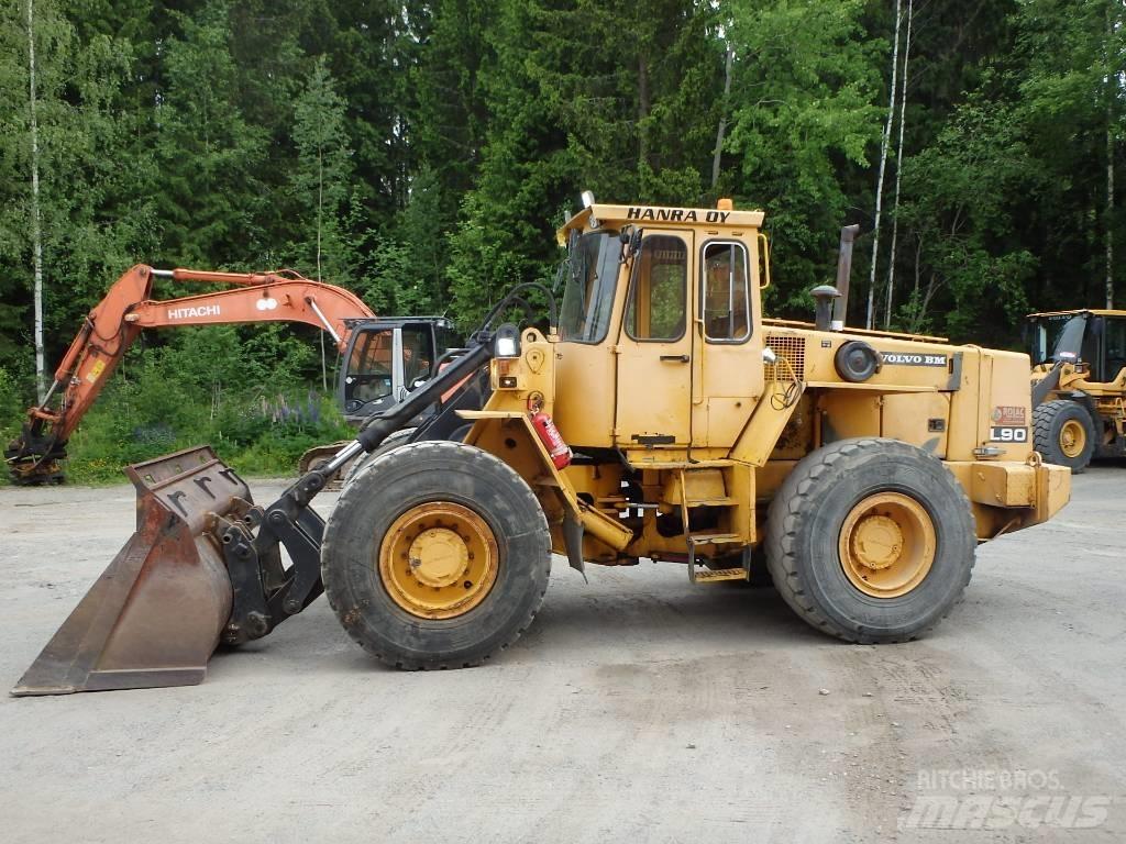 Volvo BM L 90  휠로우더