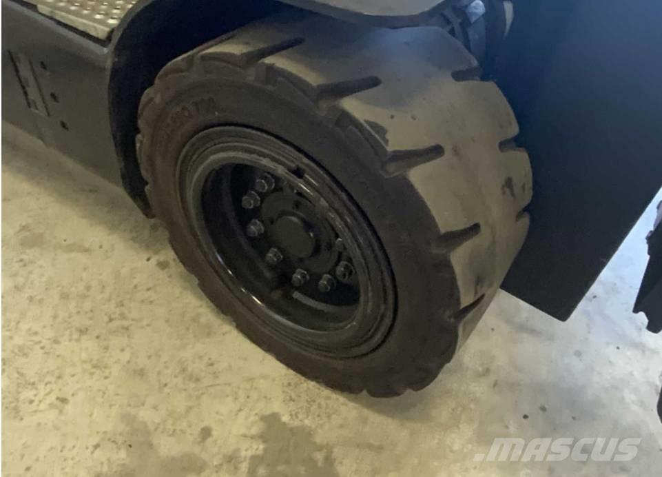 Doosan B 25 X-7 전동 지게차