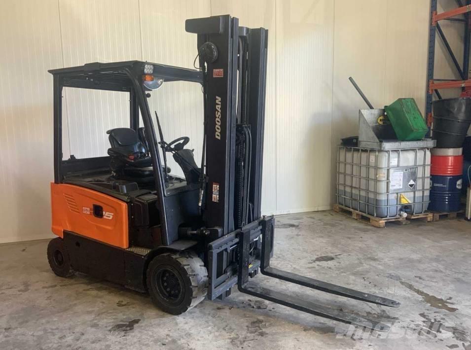 Doosan B 25 X-7 전동 지게차