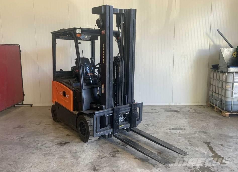 Doosan B 25 X-7 전동 지게차