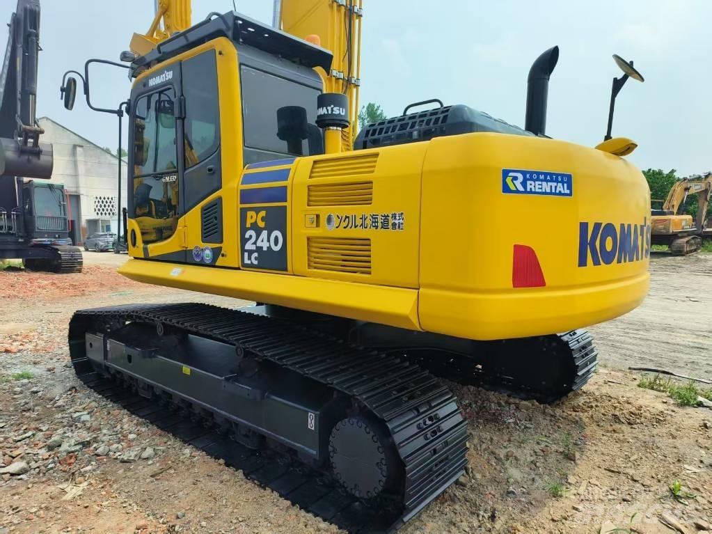 Komatsu PC 240-8 중형굴삭기 7톤-28톤