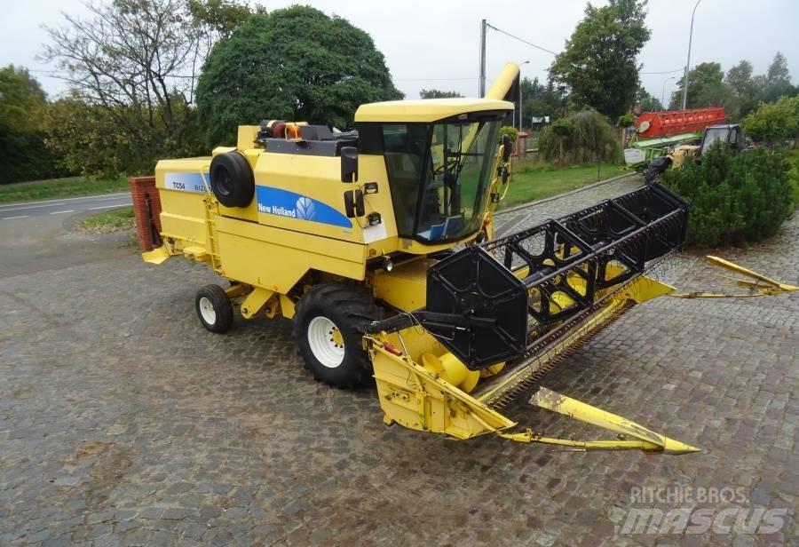 New Holland TC 54 콤바인 수확기
