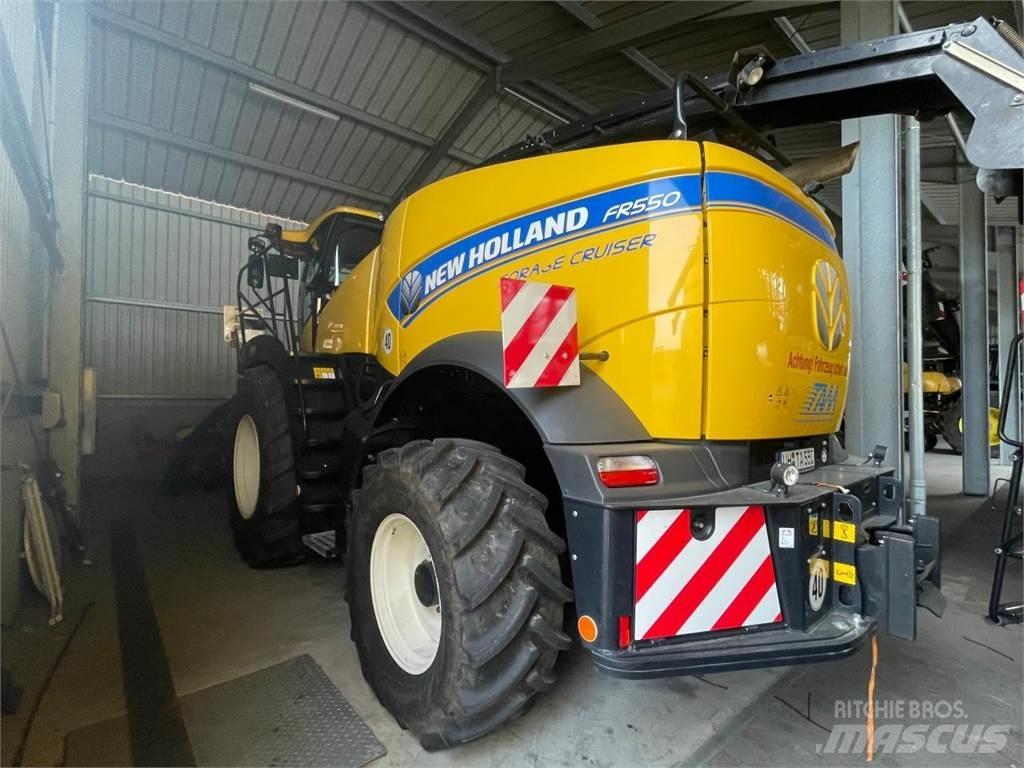 New Holland FR550 자동 초지기계