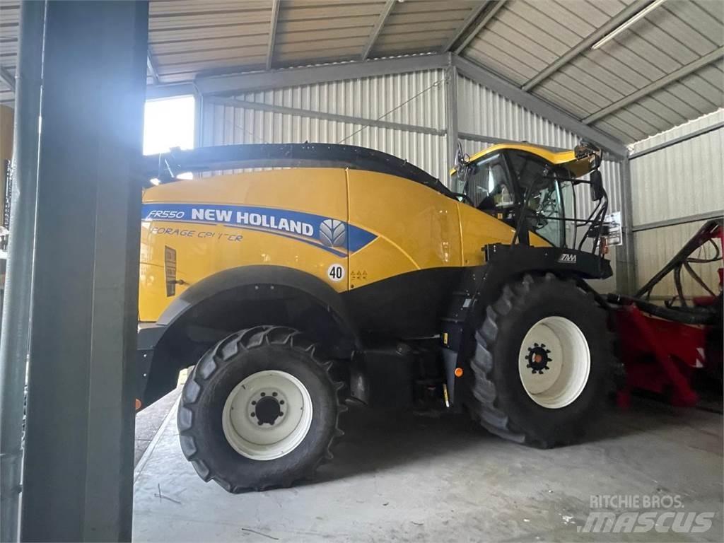 New Holland FR550 자동 초지기계