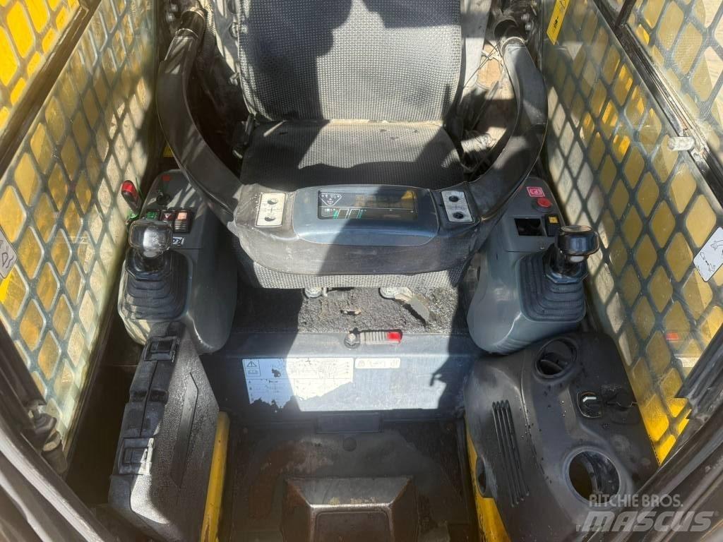 Komatsu SK 820-5  스키드로더