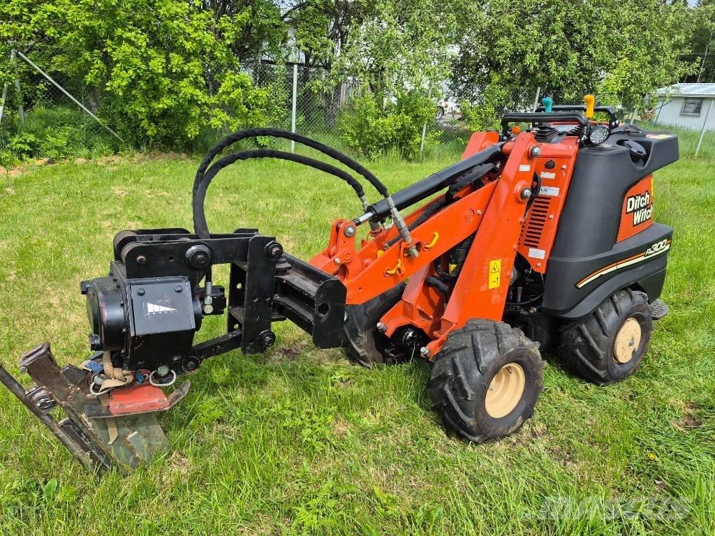 Ditch Witch R300 트렌처