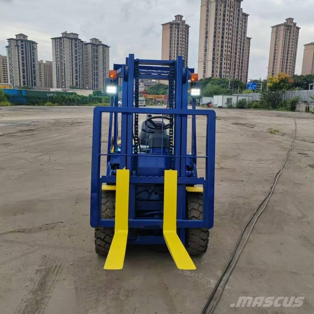 Komatsu FD 30 T-17 디젤 지게차