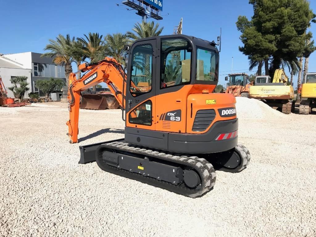 Doosan DX 63-3 소형 굴삭기 7톤 미만