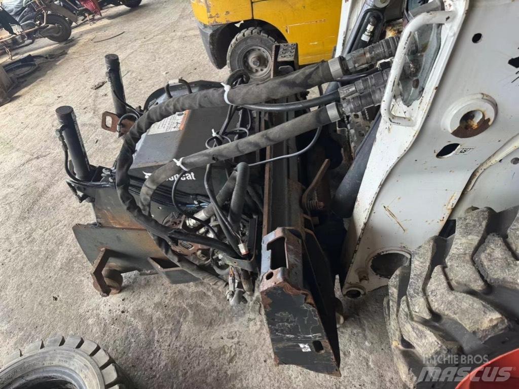 Bobcat S 750  스키드로더