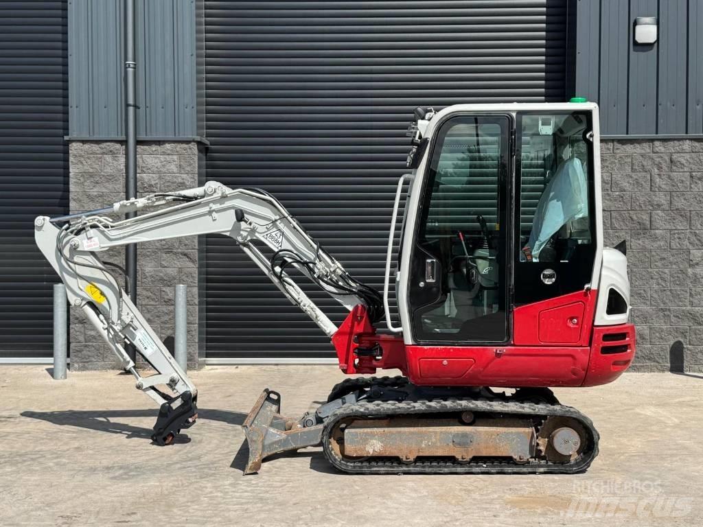 Takeuchi TB 230 소형 굴삭기 7톤 미만