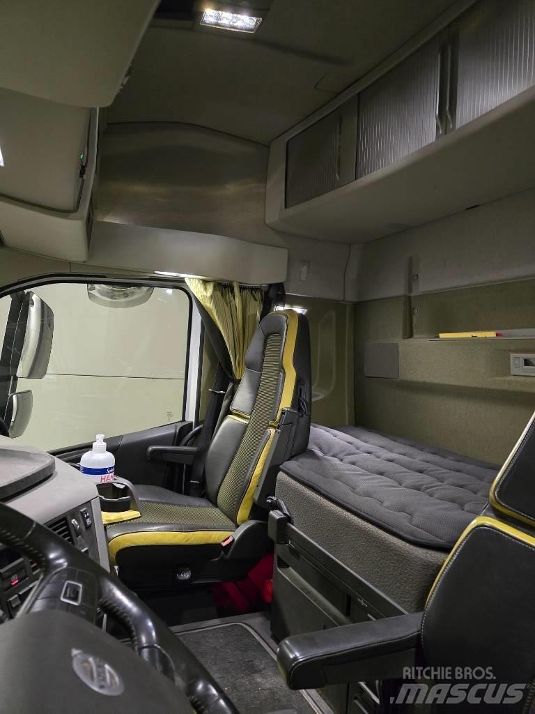 Volvo FH16 목재 트럭