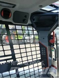 Bobcat T 76  스키드로더