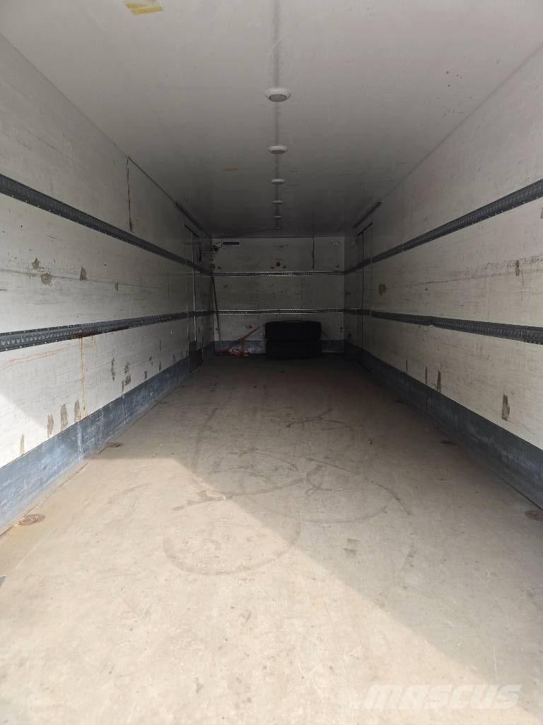 Volvo FE 300 온도 조절식 트럭