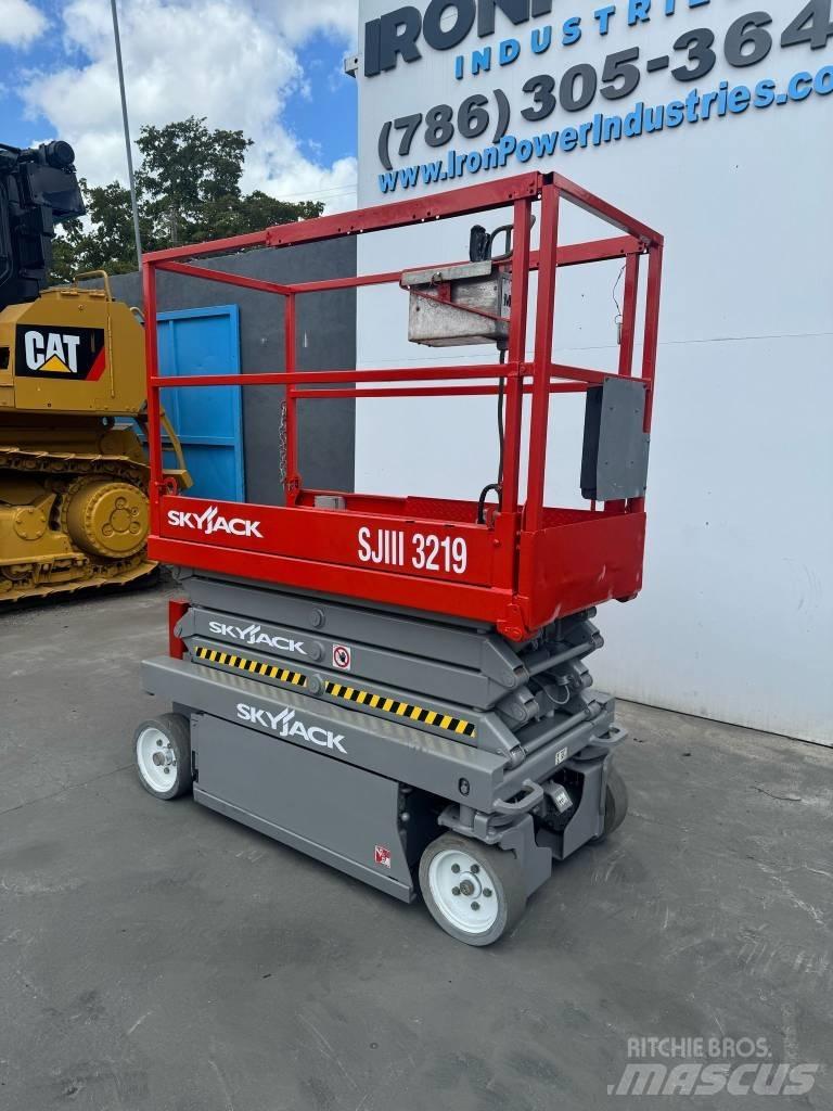 SkyJack SJ III 3219 가위형 리프트