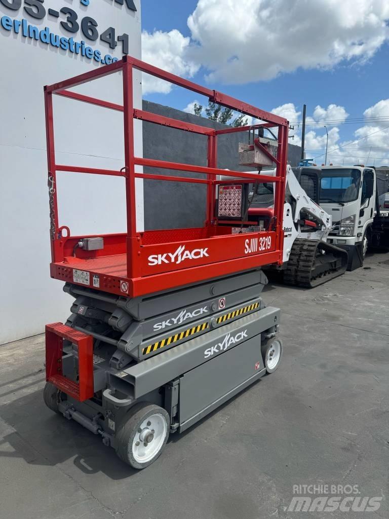 SkyJack SJ III 3219 가위형 리프트
