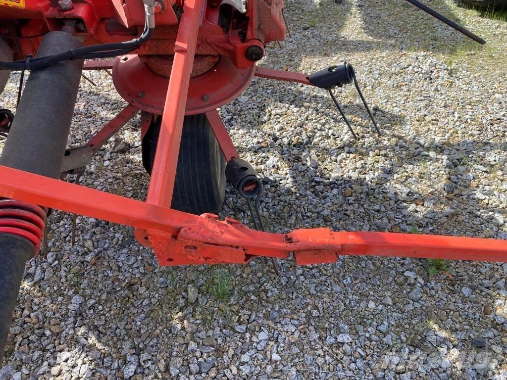 Kuhn GF8702 갈퀴 및 테더