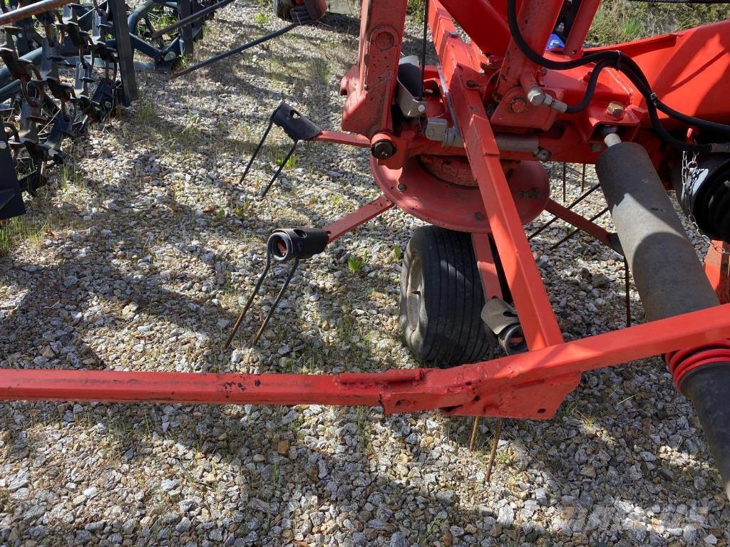 Kuhn GF8702 갈퀴 및 테더