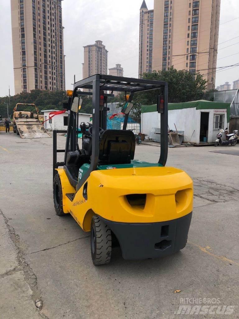 Komatsu FD30 디젤 지게차