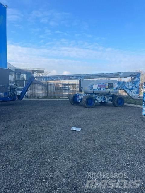 JLG 800 AJ 견인식 전동이동 리프트