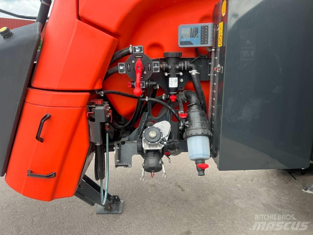 Kubota XTS 4 견인형 분무기