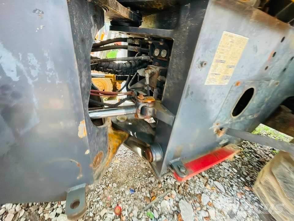 Komatsu WA320  휠로우더