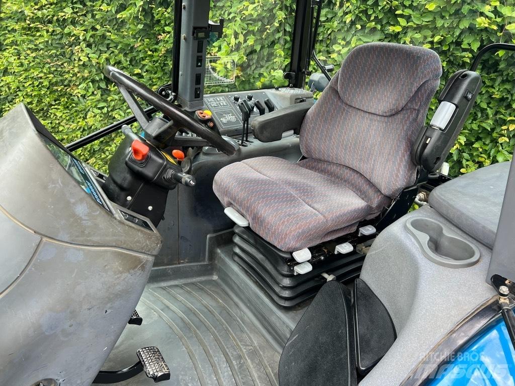 New Holland TM 150 트랙터