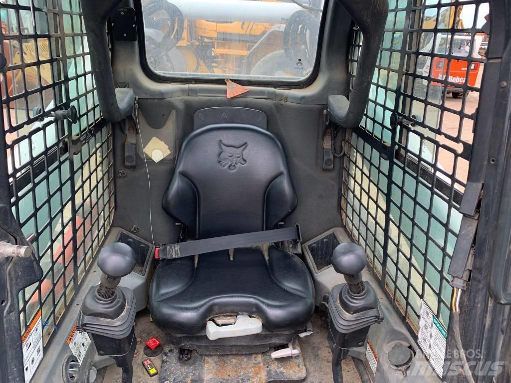 Bobcat S 740  스키드로더