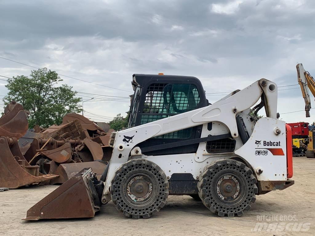 Bobcat S 740  스키드로더