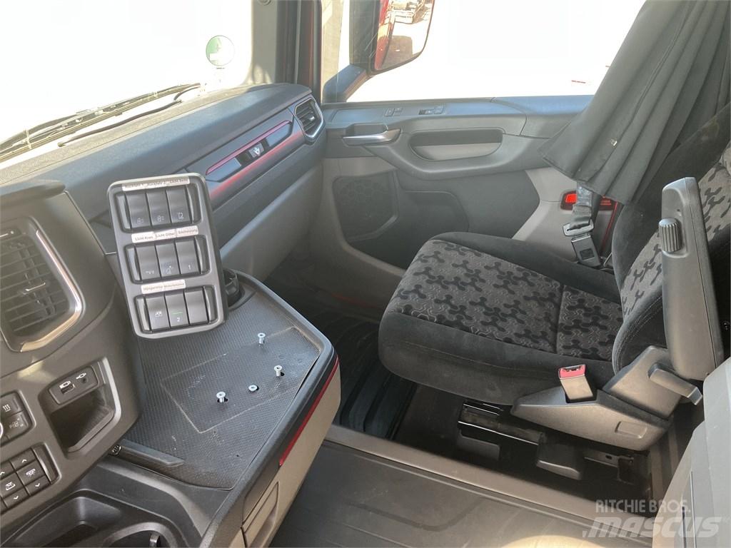 Scania R 590 목재 트럭