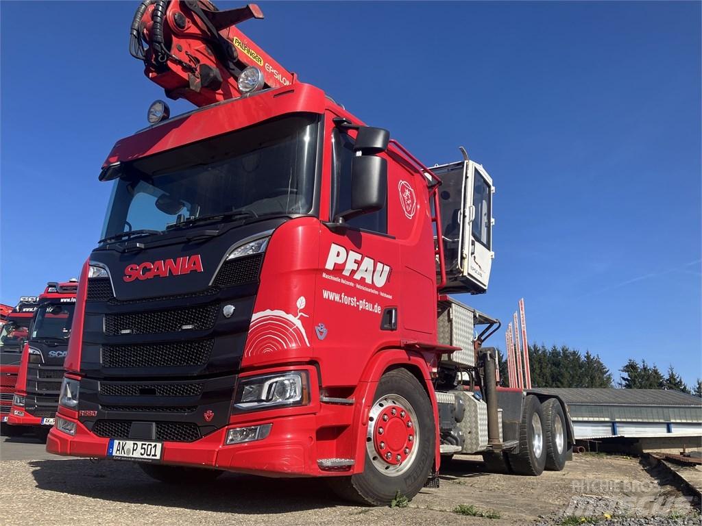 Scania R 590 목재 트럭