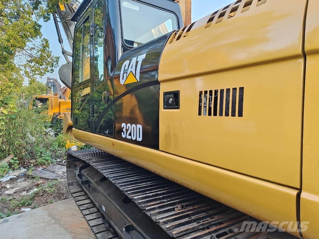 CAT 320 D 대형 굴삭기 29톤 이상