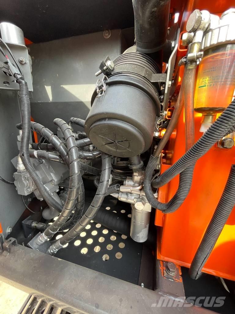 Hitachi ZX 70 중형굴삭기 7톤-28톤