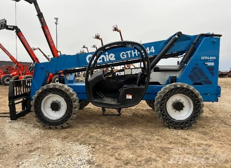 Genie GTH844 텔러 핸들러