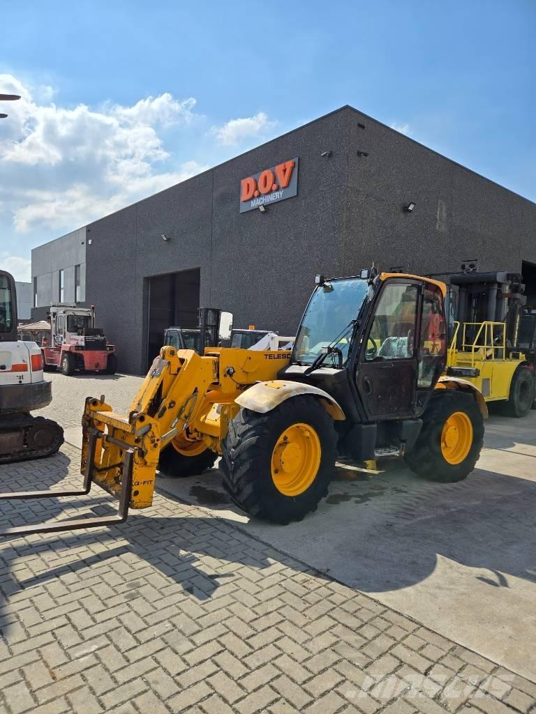 JCB 530 텔러 핸들러