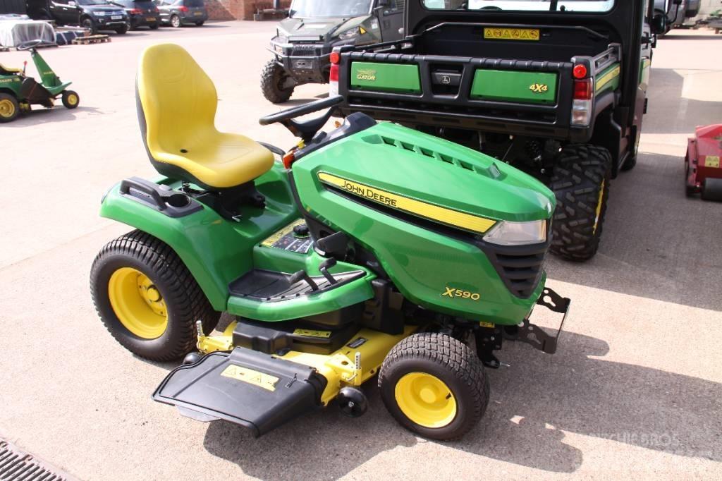 John Deere X 590 탑승형 잔디깎기